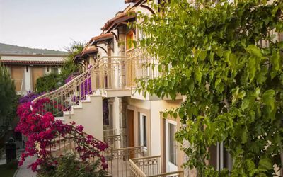 Moonshine Hotel & Suites · 2