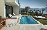 Ultra Suite With Pool