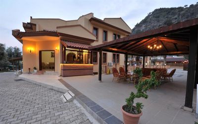 Belcehan Beach Hotel · 4