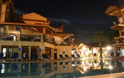 Belcehan Beach Hotel · 3