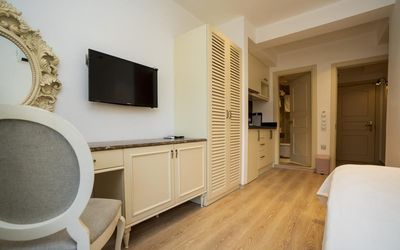 Channel Suites · 4