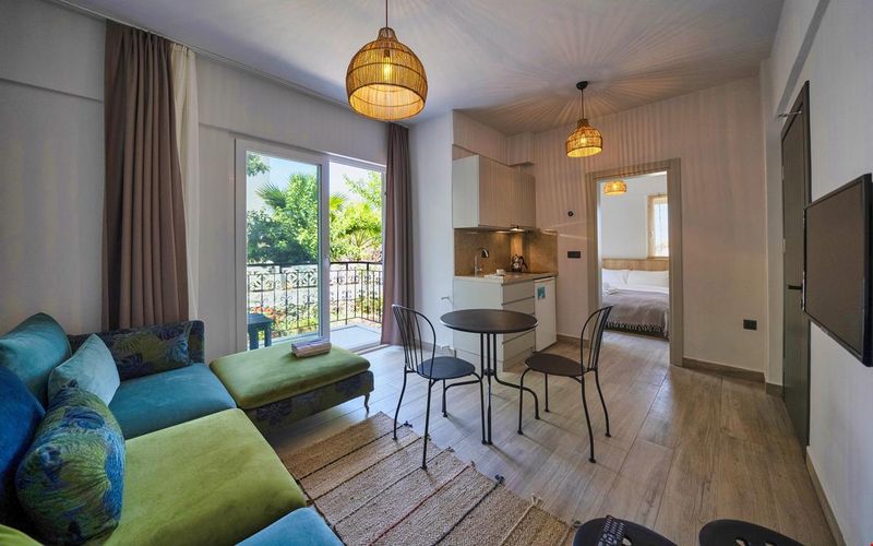 Phedora Suite Apart · 1