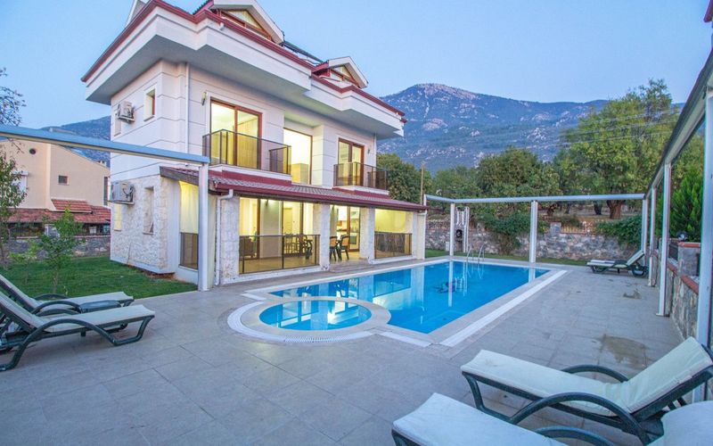 Villa Prestij Makri · 1