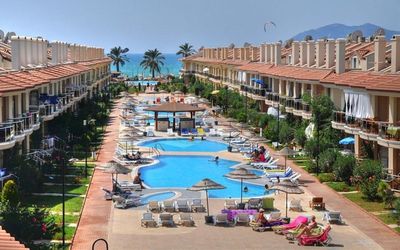 Sunset Beach Club Lebrentals · 3