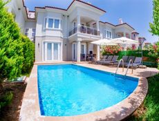 Five Bedroom Villa with Pool