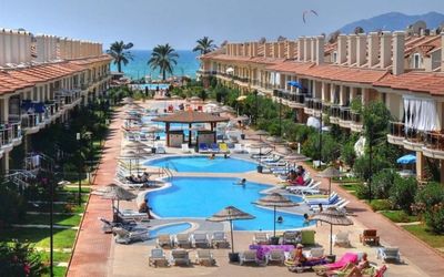 Sunset Beach Club Lebrentals · 4
