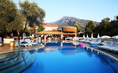 The Pinehill Hotel · 4