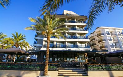 Aurasia Beach Hotel · 2