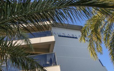 Aurasia Beach Hotel · 4