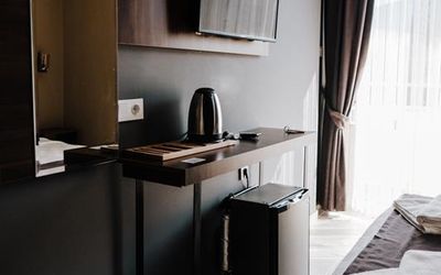 Avisos Hotel & Apartments · 5
