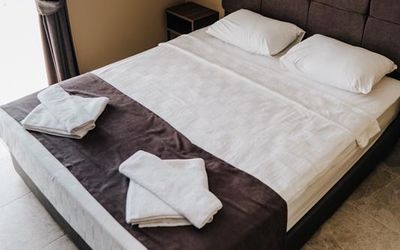 Avisos Hotel & Apartments · 3