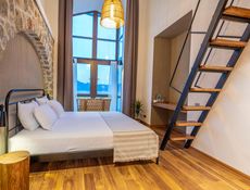 Loft Room with bathtub