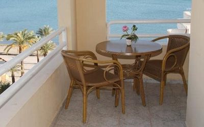 Cle Seaside Hotel · 4