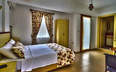 Flora Saadet Otel · 4