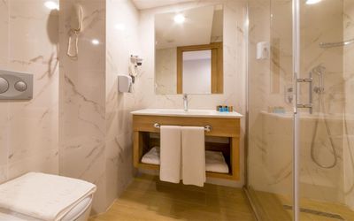 Ada Julian Marmaris · 5