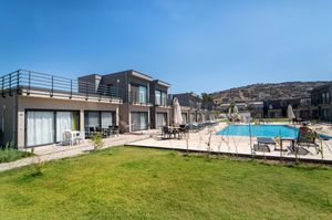 turkiye/mugla/milas/2f446950c8e59e9968e9b8d52eb8e4e329ff1a2b5399db279df39adc3f8c428cad3b2df3ea164987e90eb63484f9c8b288a12e944984176a4e51c15cec9afbac0a7fc3cbb6564f88b2dbae015c82f2bf.jpg