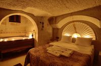Deluxe Cave Suite