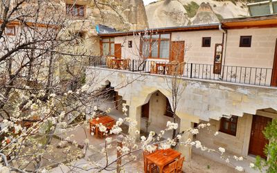 Cave Seasons Deluxe Hotel · 2