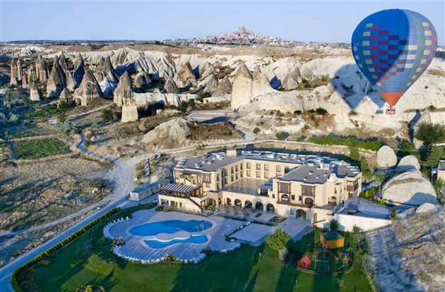 turkiye/nevsehir/goreme/tourist-hotels-resort-cappadocia-374180962.jpg