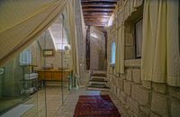 Suite Cave Room