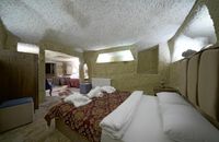 Cave Family Queen Suite (Mağara 2 odalı)