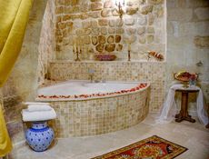 King Suite - Honeymoon Room