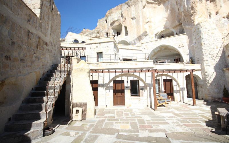 1811 Cave Hotel · 1
