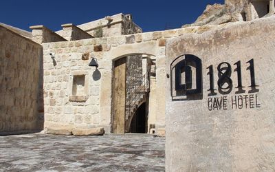 1811 Cave Hotel · 4