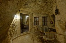 turkiye/nevsehir/urgup/cappadocia-castle-cave_226eec89.jpg