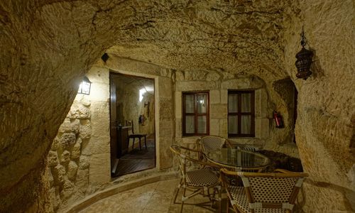 turkiye/nevsehir/urgup/cappadocia-castle-cave_226eec89.jpg