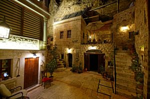 turkiye/nevsehir/urgup/cappadocia-castle-cave_907c1e7b.jpg