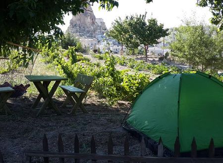 turkiye/nevsehir/urgup/kapadokya-karsi-bag-camping-395942049.jpg