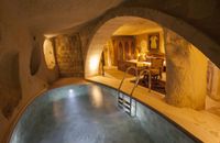 Majestic Cave & Pool Suites