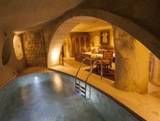 Majestic Cave & Pool Suites