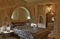 Cave Deluxe Suite With Jacuzzi