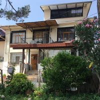 Nizzy Ergens House