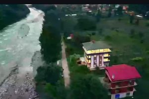 turkiye/rize/ardesen/97bf2c6b4c2b49a2a2779d98c7fcd3570941a20962f5417b82591155a9815a3d.jpeg
