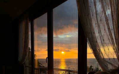 Seafront Apartment · 5