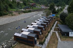 turkiye/rize/camlihemsin/river-side-tinyhouse_f3633204.jpg