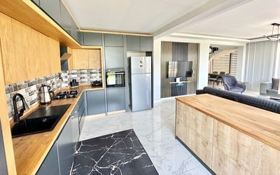 Vista Villa · 4