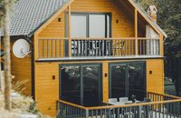 Tan Suit Bungalov