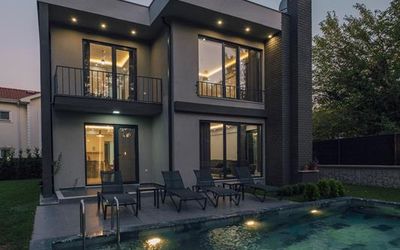 Villa Gray · 3