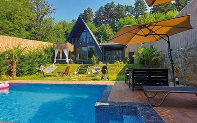 Yura Bungalov · 4