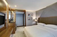 Klasyczny pokój z łóżkiem typu king-size