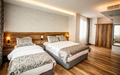 Life Point Hotel · 4