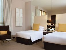 Family Connecting Rooms - Queen and Twin Beds