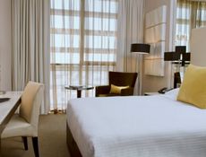 Centro Prime Room - Queen Bed