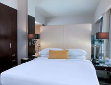 Centro Room - Queen Bed