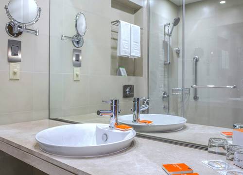 unitedarabemirates/abudabi/centrocapitalcentrebyrotanaad203775.jpg