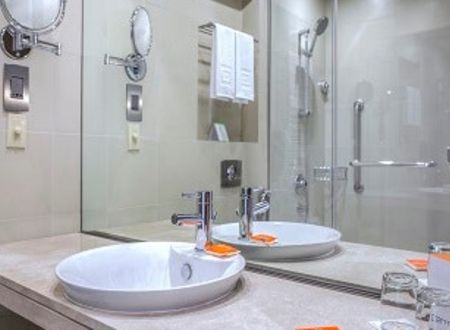 unitedarabemirates/abudabi/centrosharjahbyrotana54bdf6f6.jpg